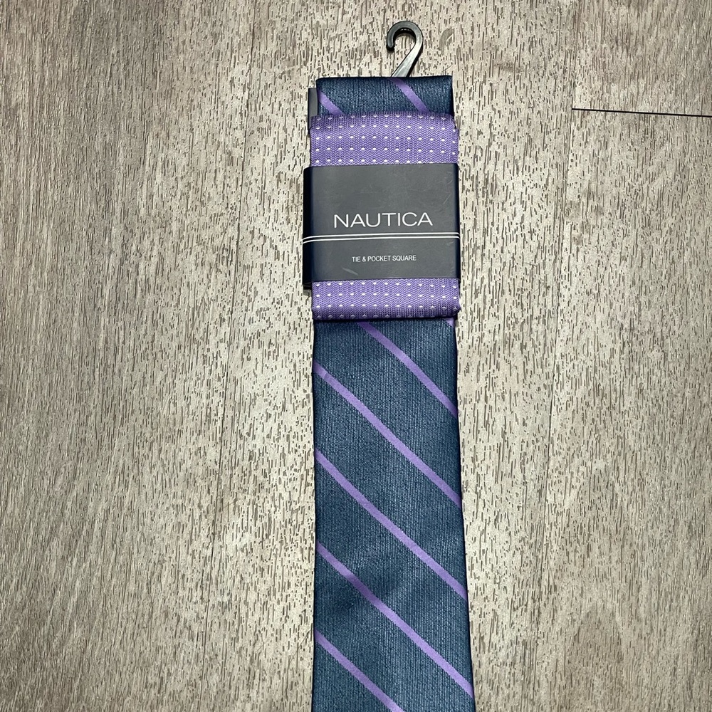 Brand:Nautica 
Size: ONE SIZE FITS ALL
Condition: NEVER BEEN WORN